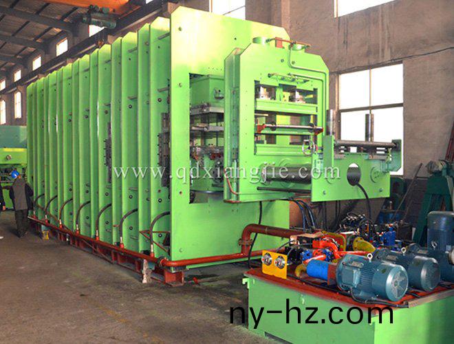 織(zhi)物(wu)輸送帶(dai)生(sheng)産(chan)線(xian)