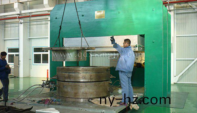 平(ping)闆硫(liu)化(hua)機(ji)的安(an)裝調(diào)(diao)試