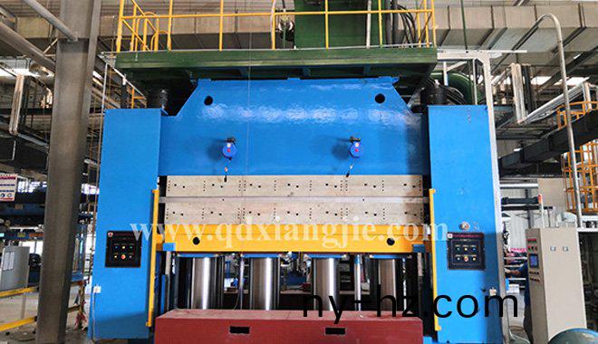 青島(dao)祥(xiang)傑與瑞典吉斯(si)拉(la)維籤訂(ding)的(de)4000*1600*2/2000T硫化機成(cheng)功(gong)安裝調(diào)(diao)試(shi)完(wan)成(cheng)