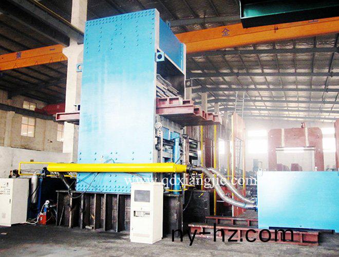 4500T 側(cè)(ce)闆(ban)式(shi)平(ping)闆(ban)硫化機(jī)