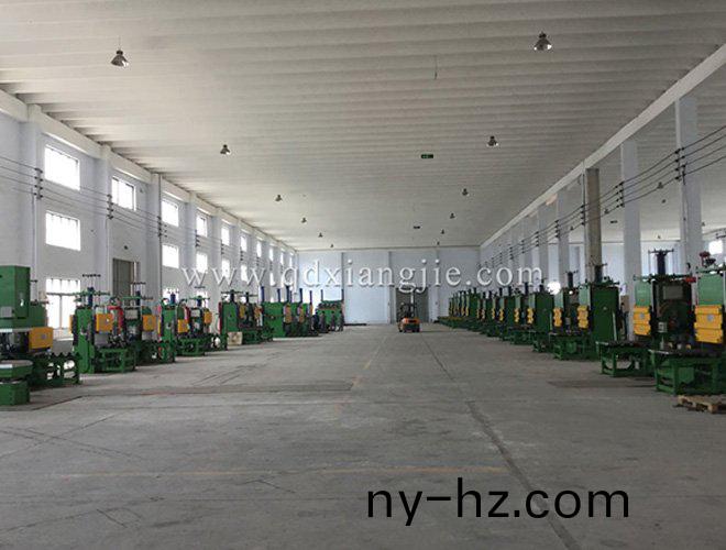 200T-4500T 32檯(tai) 側(cè)(ce)闆式(shi)平(ping)闆(ban)硫(liu)化(hua)機(jī)