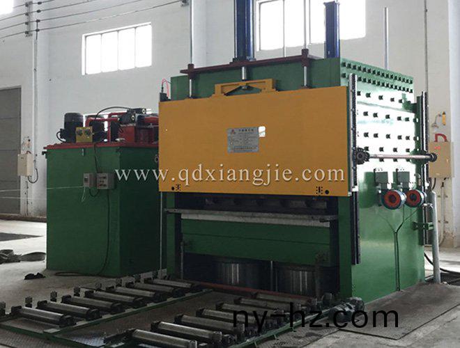 4500T 大(da)型(xing)側(cè)(ce)闆(ban)支座硫(liu)化(hua)機(jī)