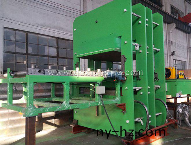 框(kuang)式平闆(ban)硫(liu)化機(ji)