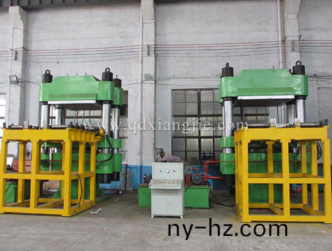 XLB-1600X1600-1500T立(li)柱(zhu)式硫(liu)化機(jī)