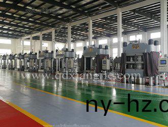 新設(shè)計實心胎硫化(hua)機(jī)(ji)